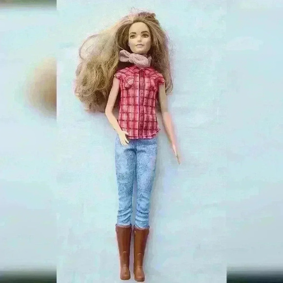 Barbie doll with boots - Picture 14 of 16